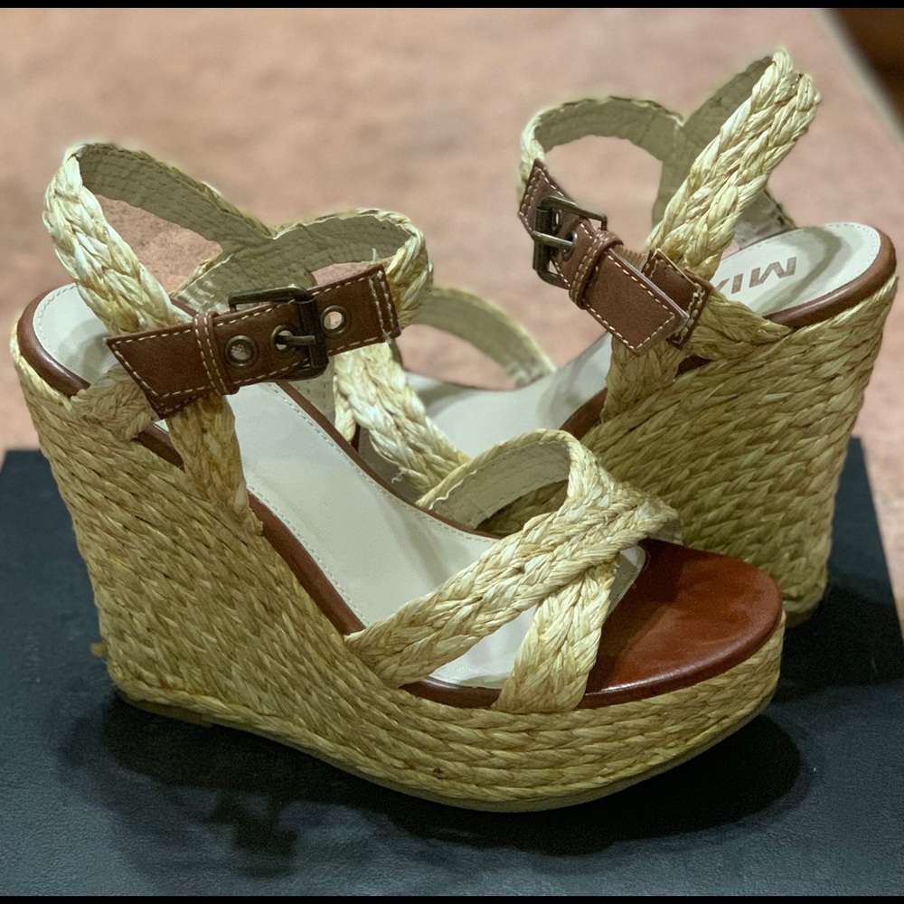 'Francis' Espadrille Wedge Sandal
MIA
